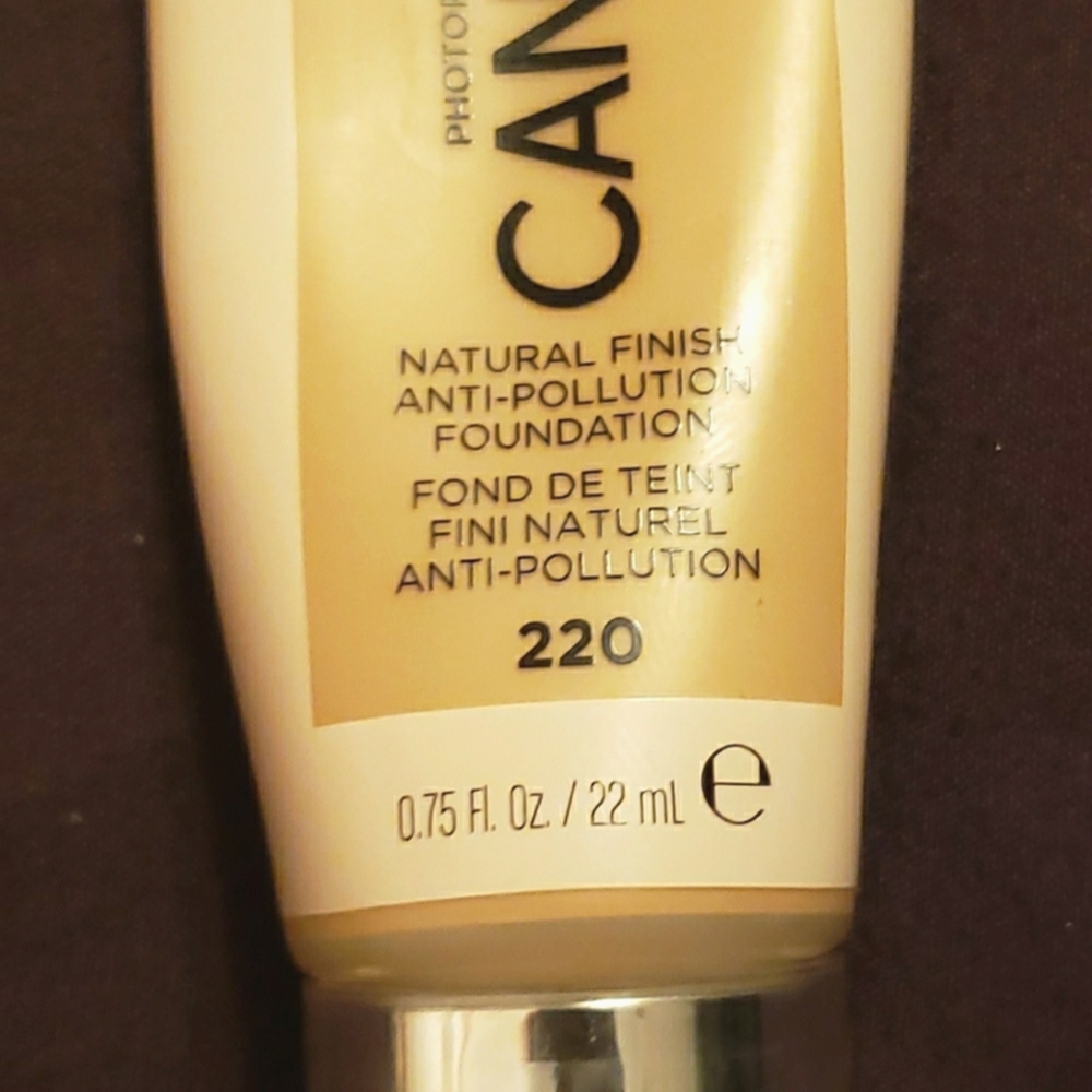 Revlon candid glow foundation 220
